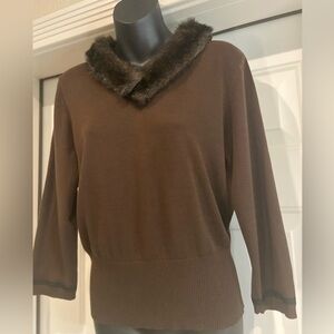 Bentley Arbuckle~Elegant~Knit Sweater~Ribbed~Detachable Faux Fur Collar~Size L